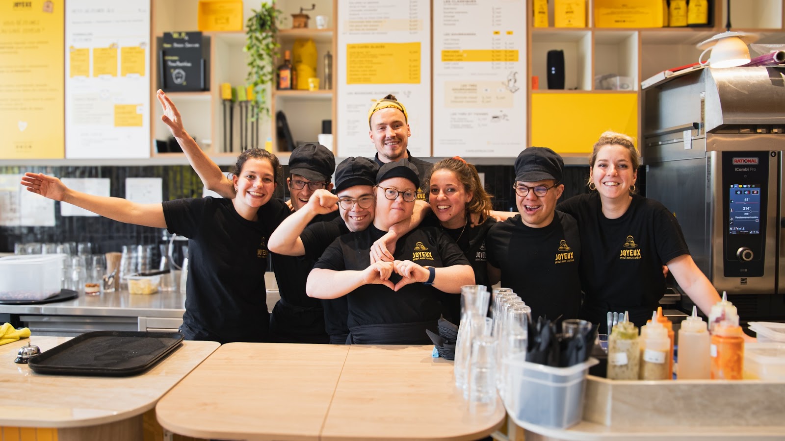 Le café joyeux