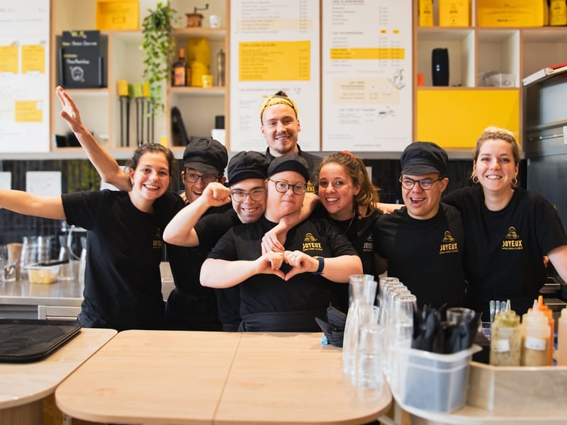 Le café joyeux