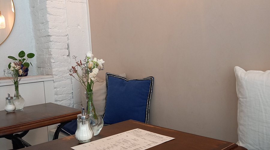 Les Baigneurs Café