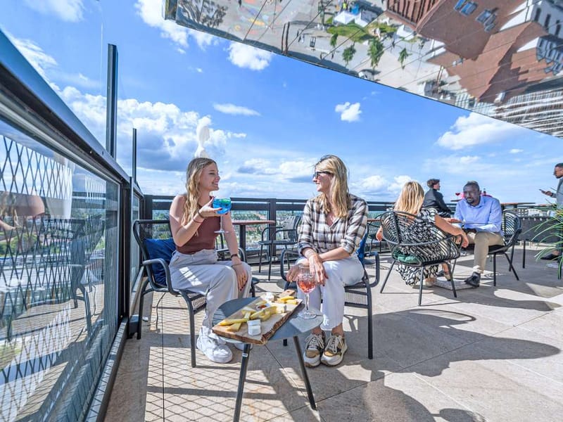 Photo 1 — Café du Novotel