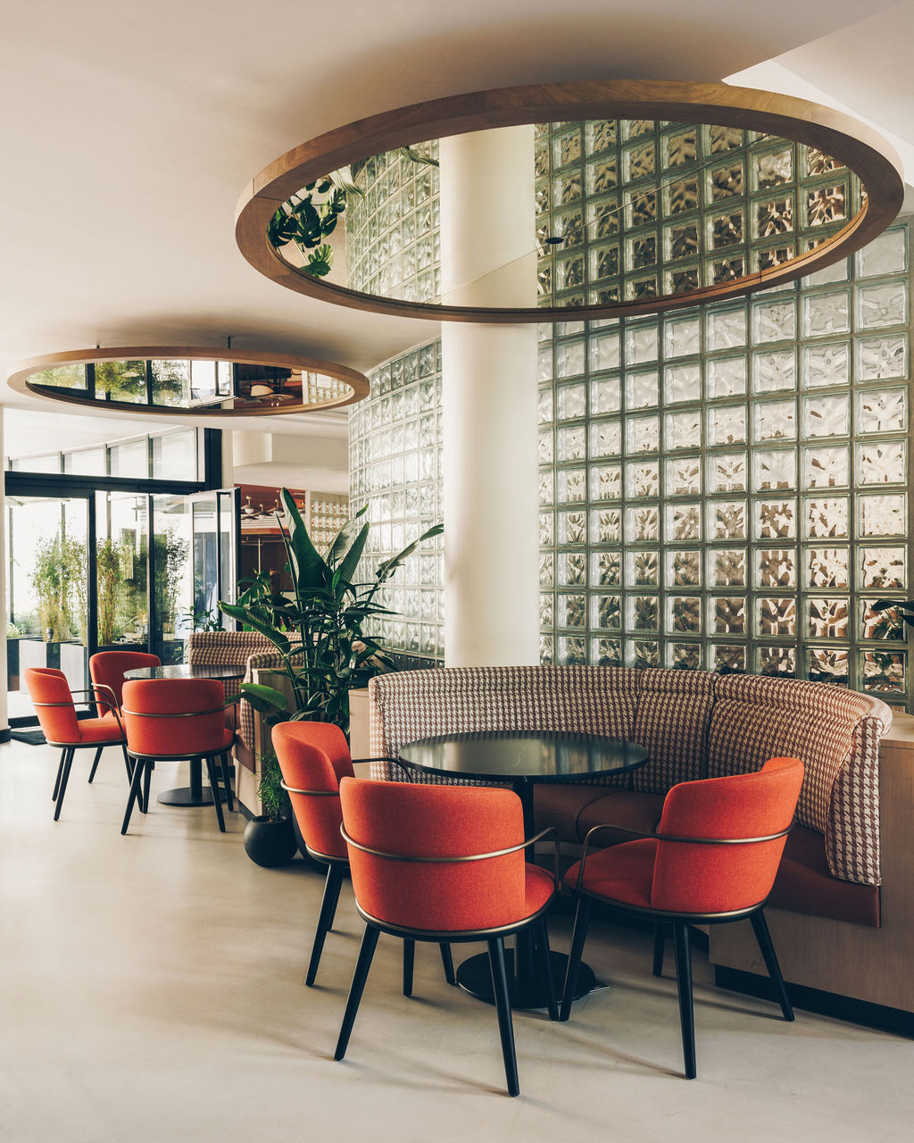 Le 24 by Solal