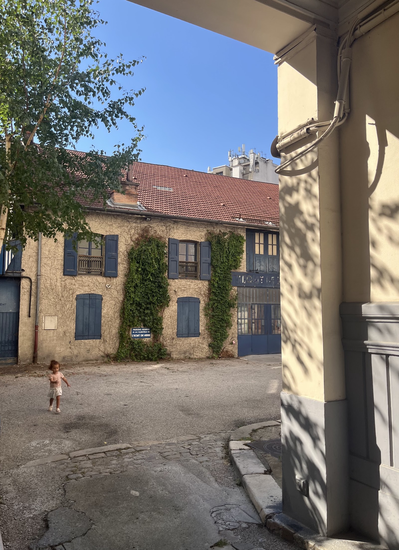 LŪM Social Club
