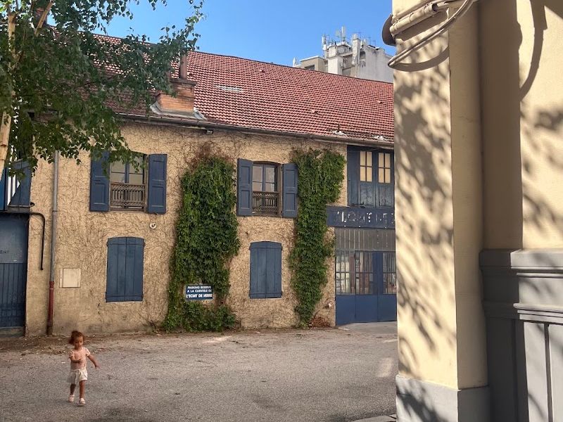 LŪM Social Club