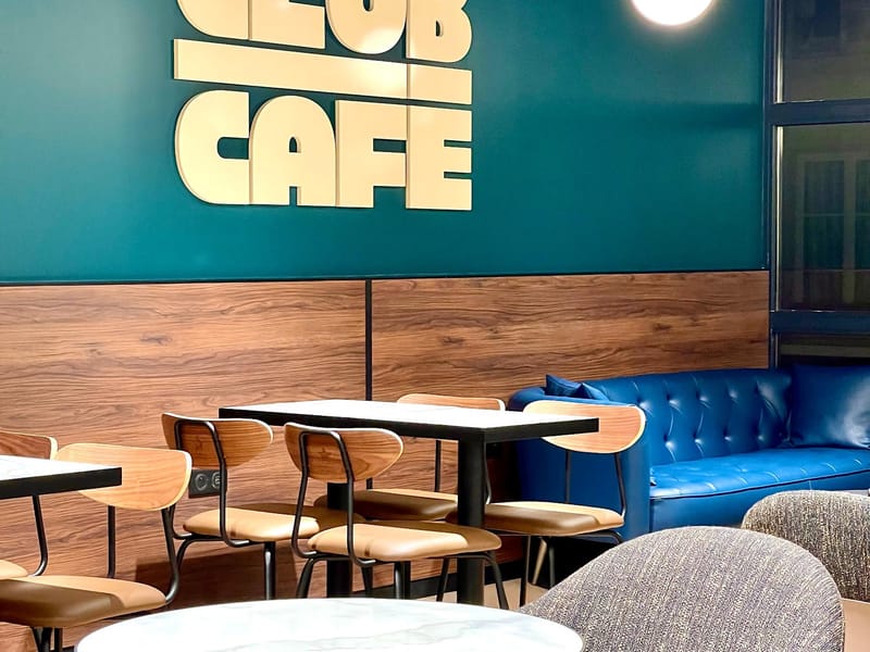 Le Club Café