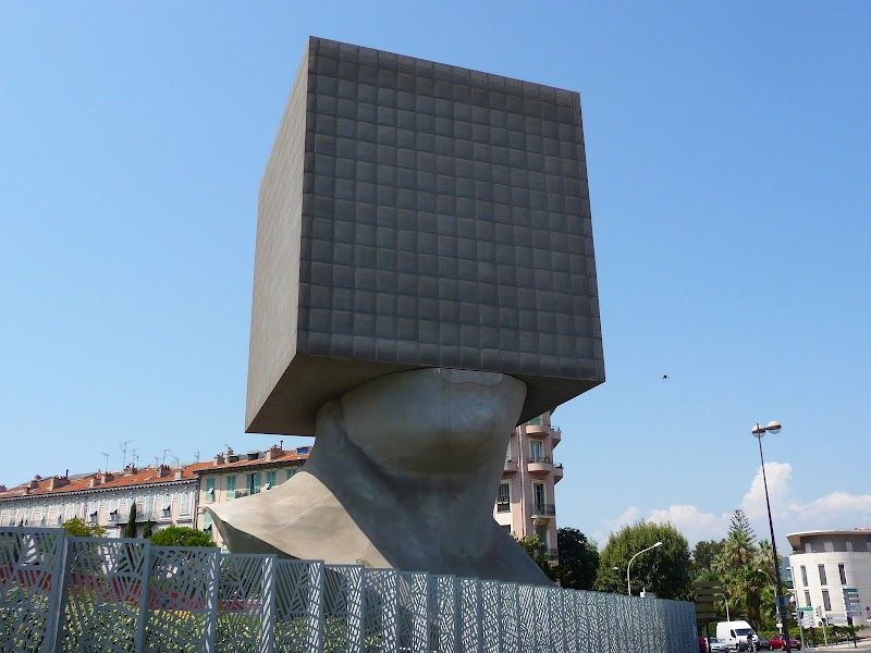 La Bibliothèque Louis Nucéra