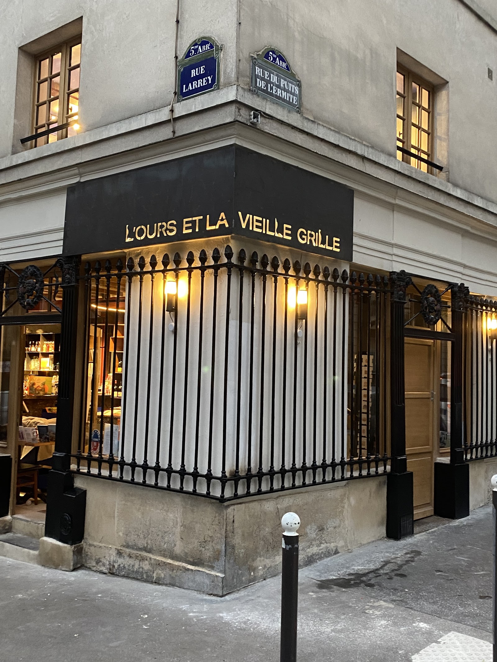 L'Ours et la Vieille Grille