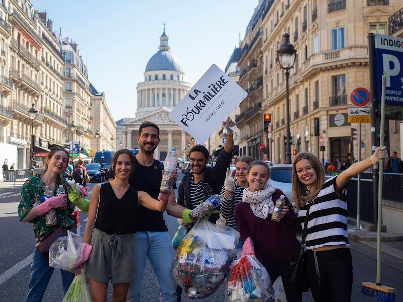 LA FOURMILIÈRE