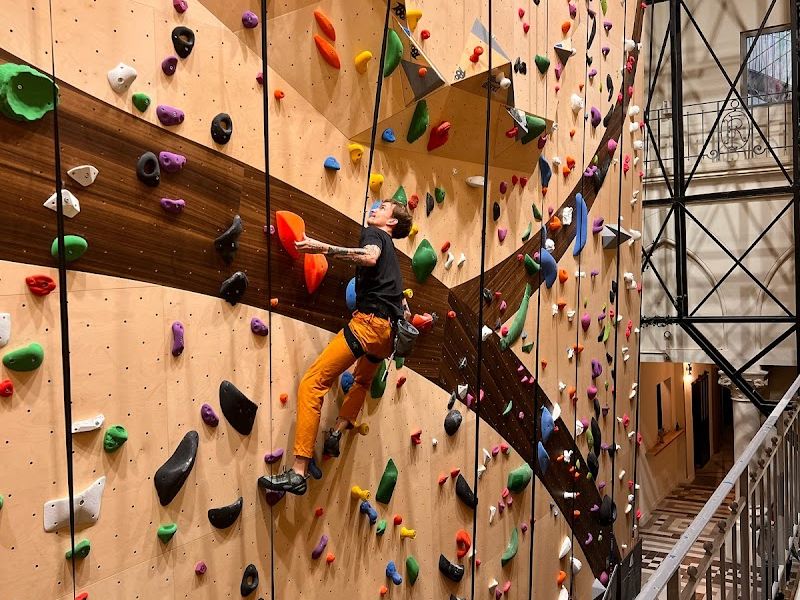 Climbing District
