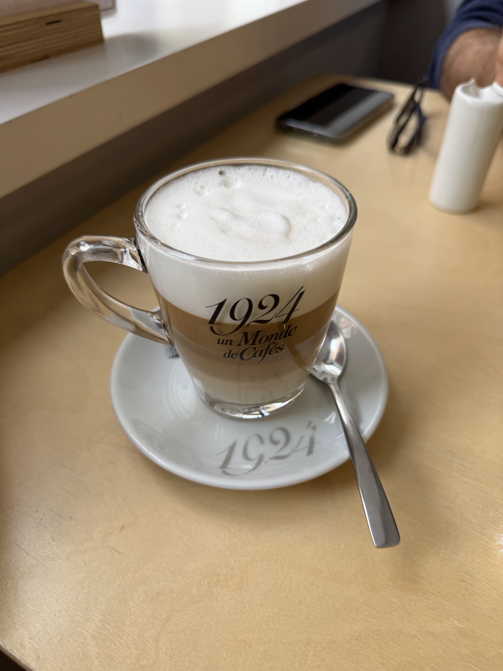 1924 Un monde de cafés – Les Procaféinistes